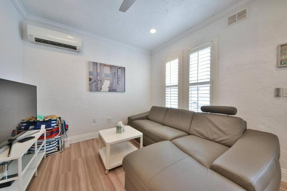 1000#4 Modern Beach Home, Steps from Sand w/AC!
